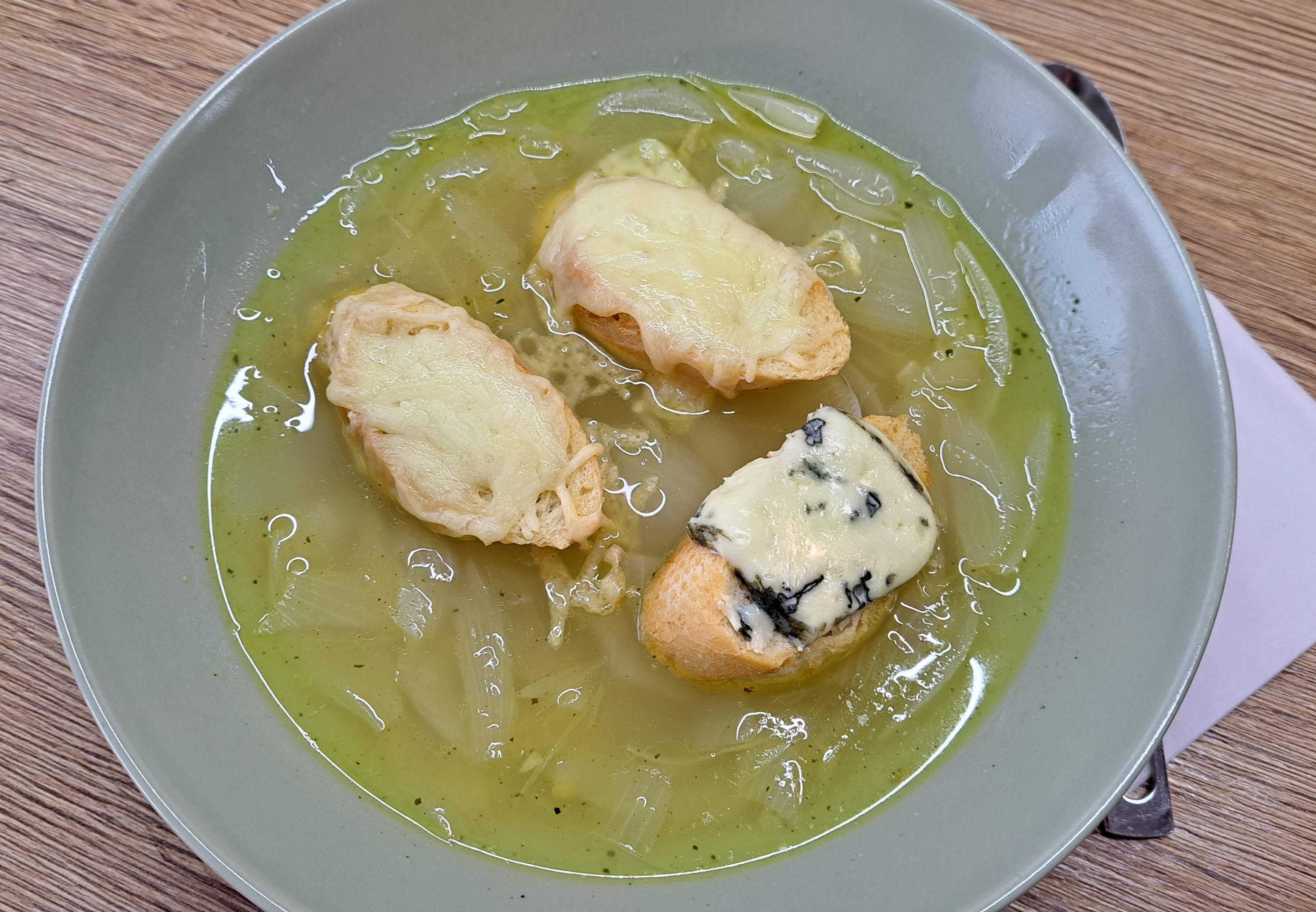 Francúzska cibuľová polievka - recept na prípravu