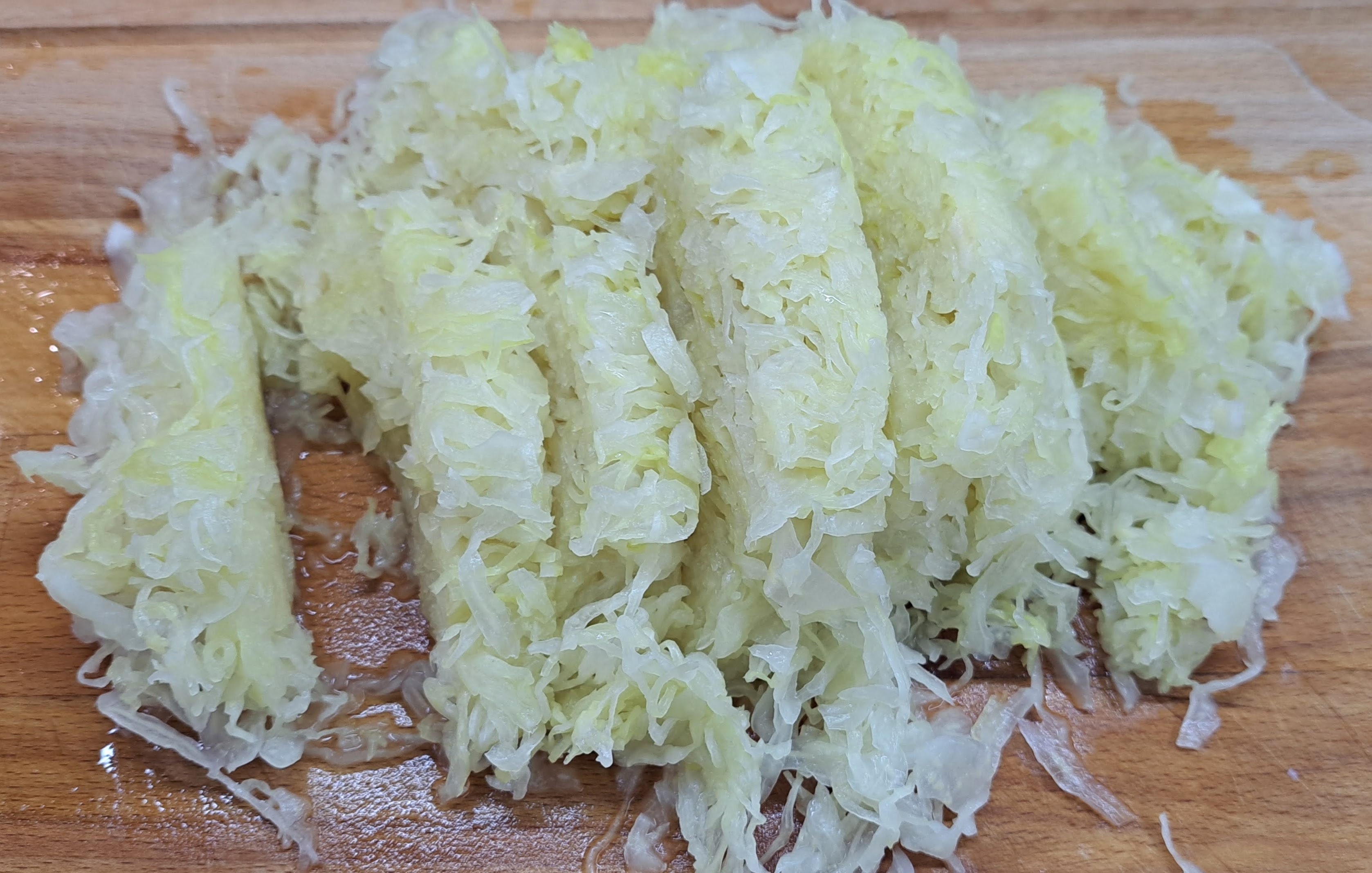 Kapustu nakrájame na pásiky