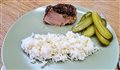 https://varenie-recepty.eu/files/img/recept/pecene-bravcove-stehno/pecene-bravcove-stehno-recept-servirovanie.jpg