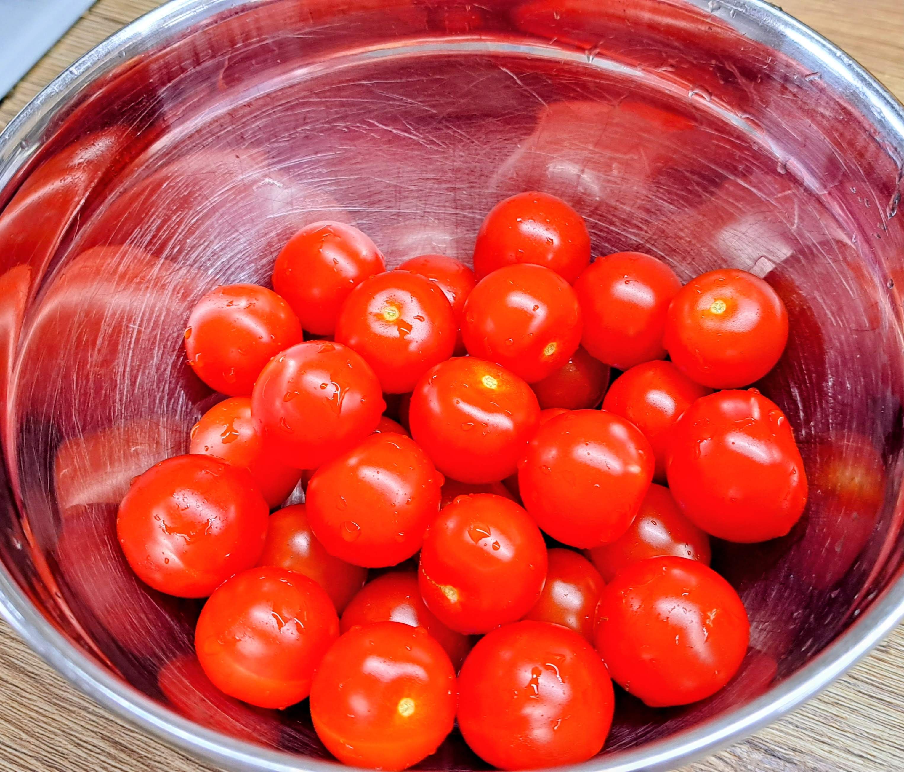 Cherry paradajky umyjeme