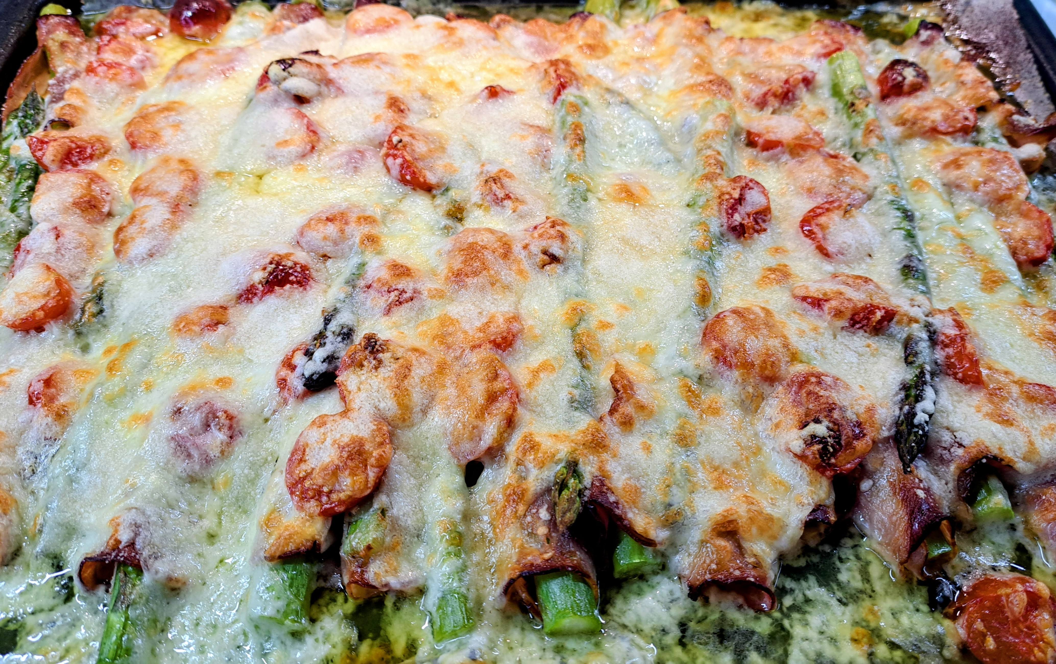 Vložíme naspäť do rúry a pečieme ďalších 10 minút, kým sa syry neroztopia a jemne nezhnednú