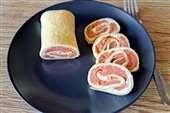 Tortilla wrap s údeným lososom - roláda