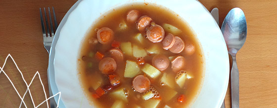 Zemiakovo-hŕstková polievka s párkom