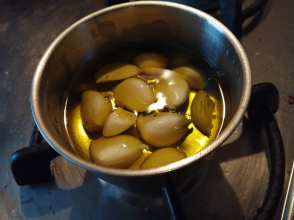 Cesnak v olivovom oleji